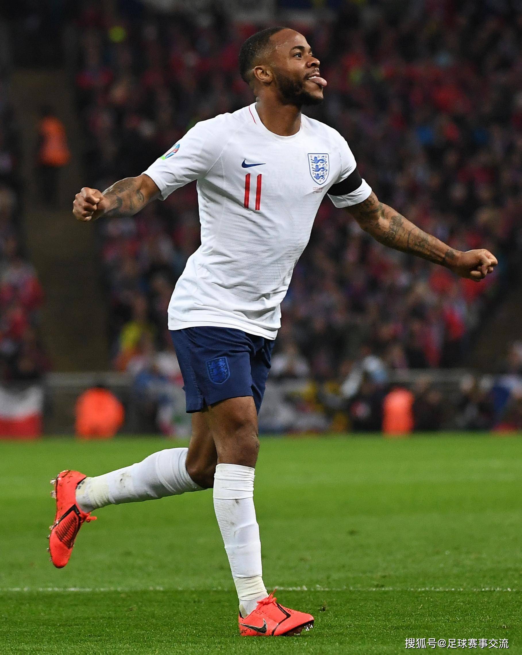 包含全球足球比赛热度持续升温，球迷热情高涨的词条