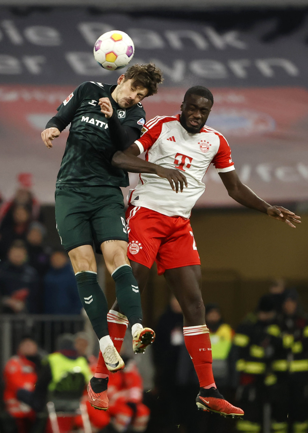 包含云达不尔客场爆冷，搅动德甲争冠格局的词条