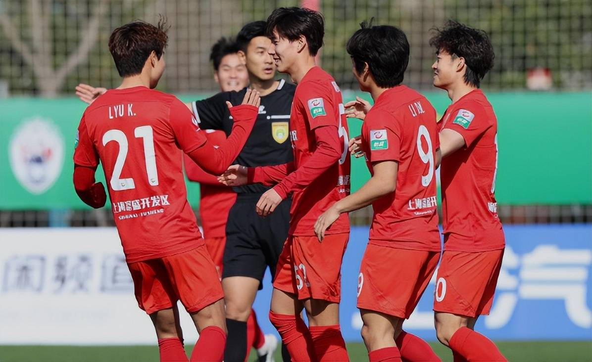 九游体育中国官网-比赛中球队换上年轻球员，拥有新鲜血液