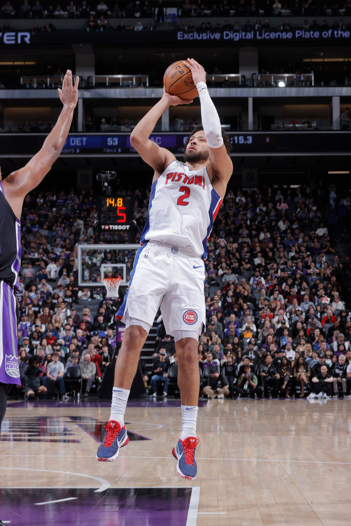 阿斯顿维拉成功绝杀,搏取关键三分 阿斯顿维拉成功绝杀,搏取关键三分