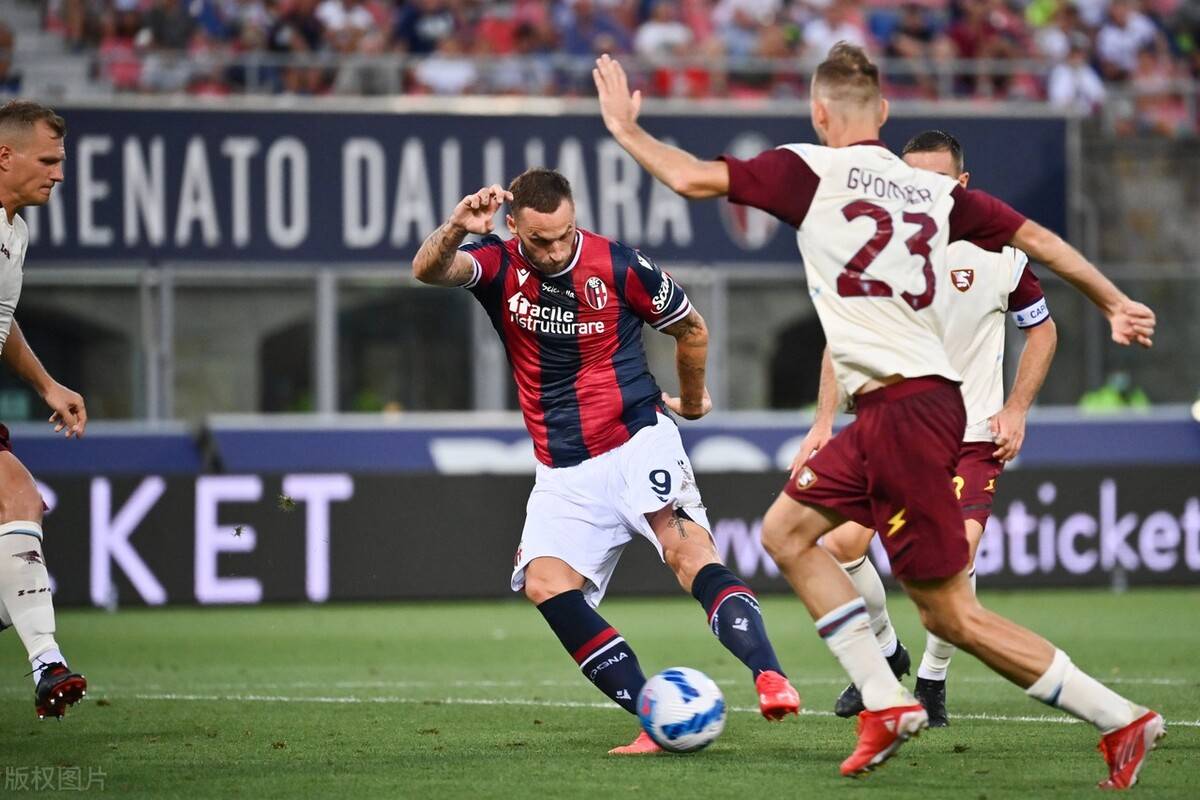 上港力克劲旅，继续保持领先优势