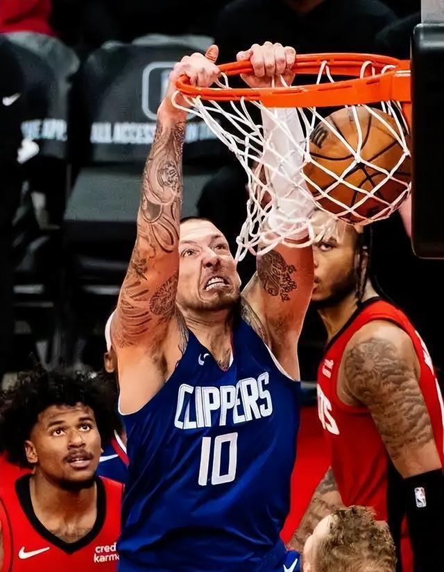 马刺主场大胜火箭，积极备战季后赛