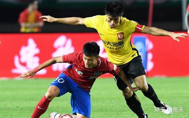 广州恒大对阵河南建业，迎来争夺胜利