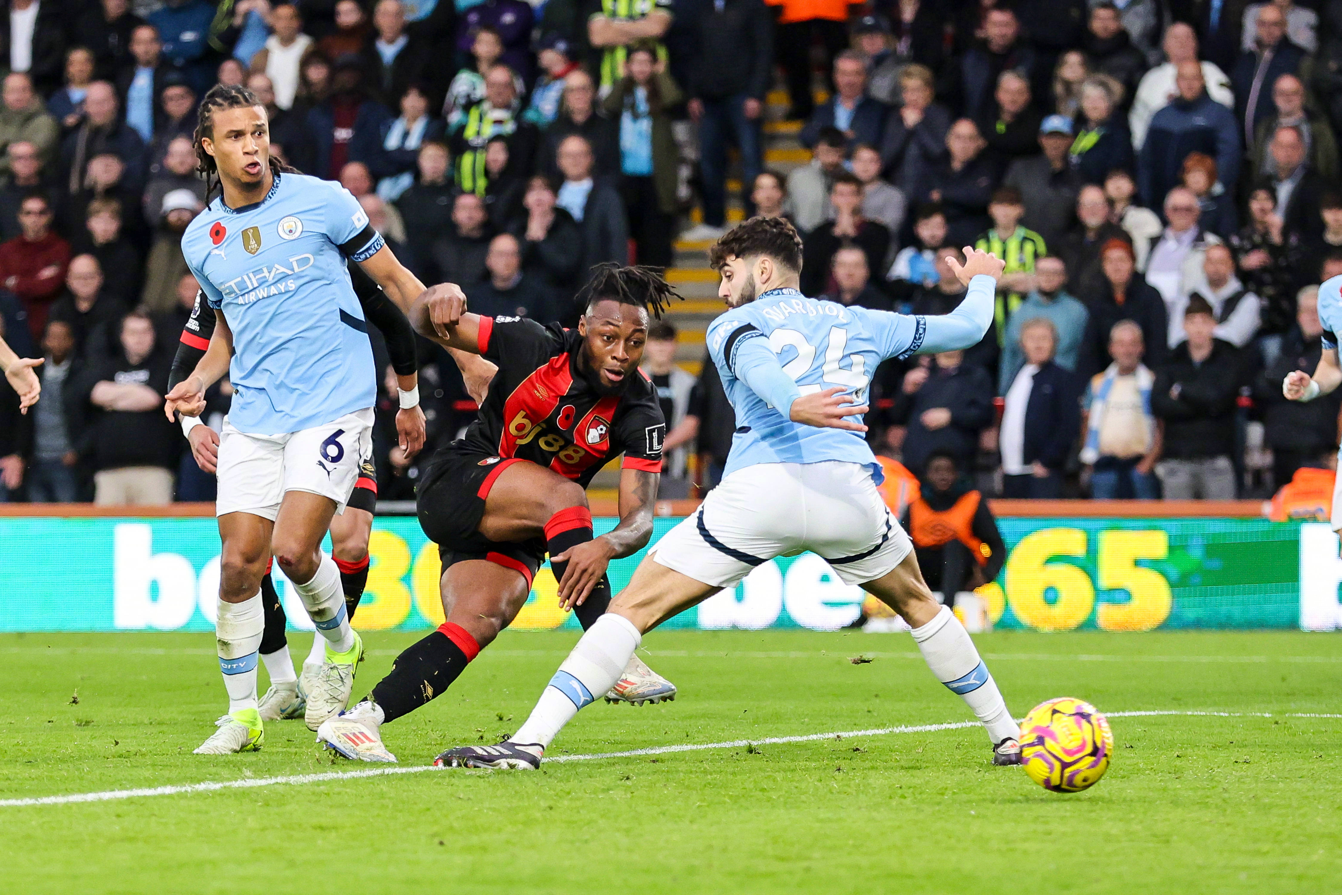 九游体育官方登录入口-曼城客场逆转获胜，继续保持领头羊地位！的简单介绍