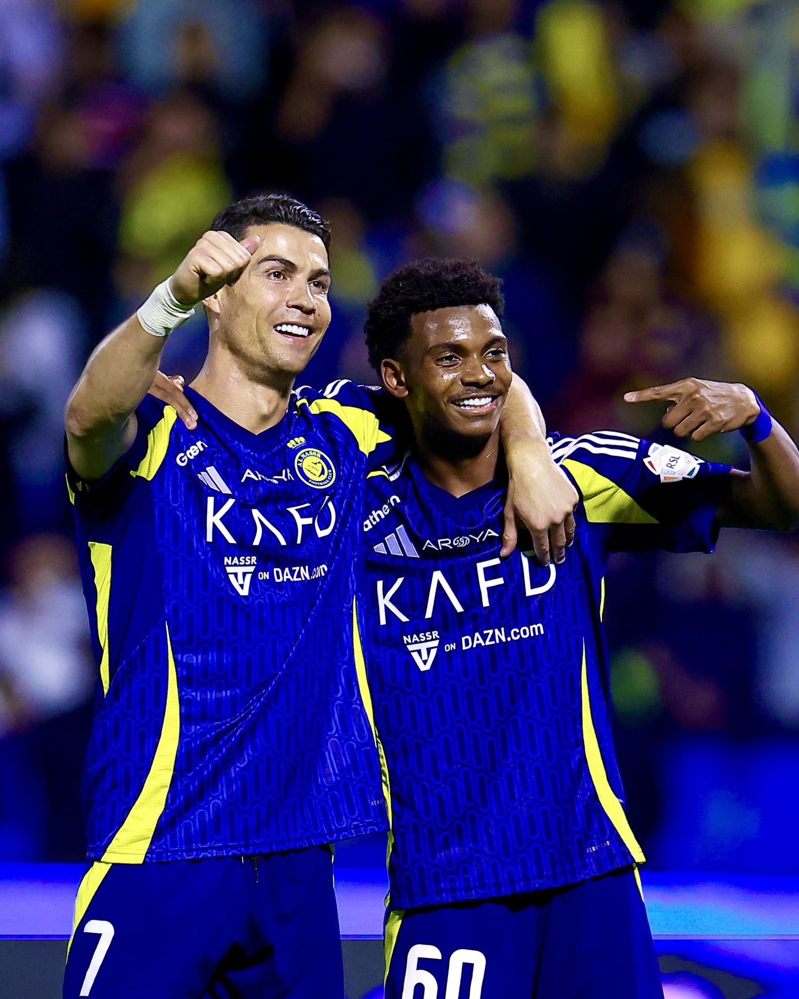 九游体育官方入口-曼联前锋梅开二度，助球队赢得关键胜利的简单介绍