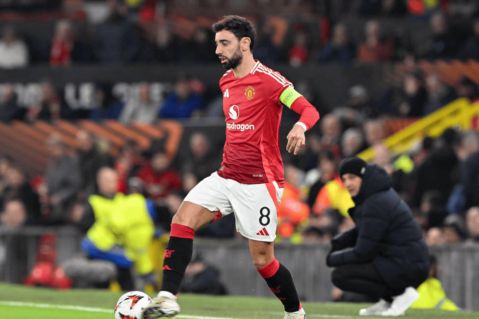 曼联前锋梅开二度，助球队赢得关键胜利的简单介绍