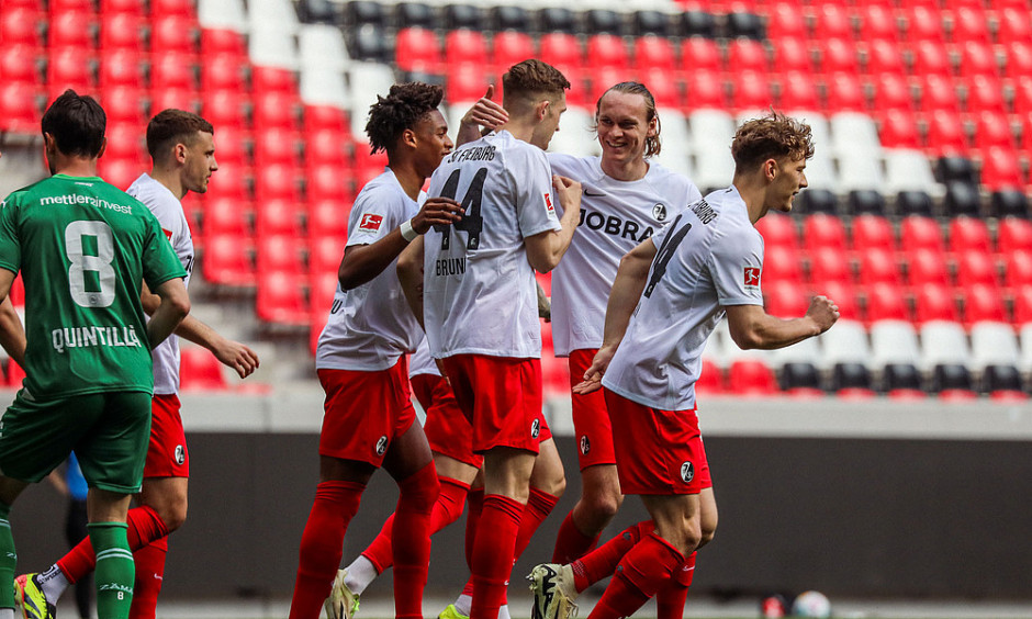 弗赖堡队取得重要胜利迈向联赛冠军的简单介绍 弗赖堡队取得重要胜利迈向联赛冠军的简单介绍