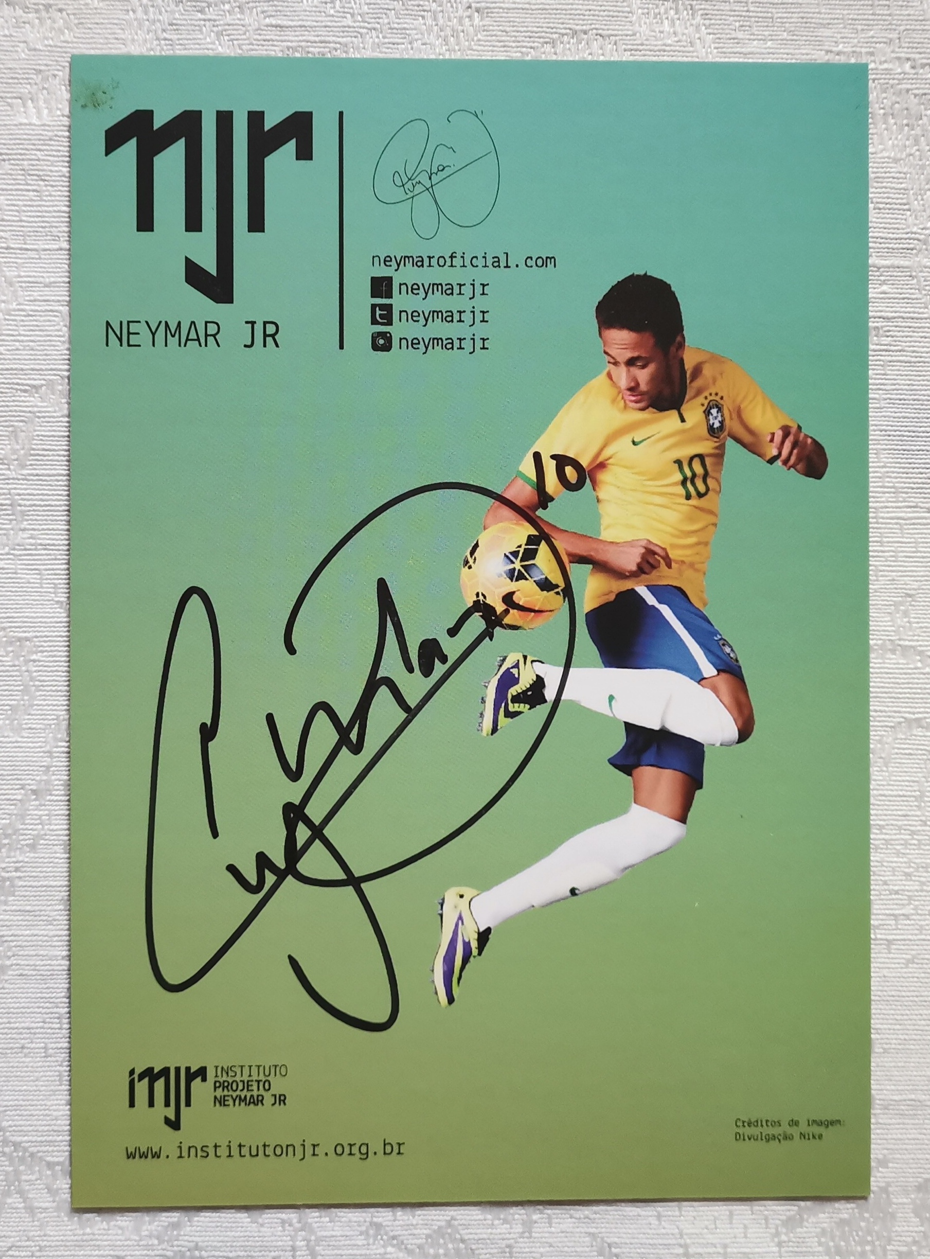 足球巨星连续入选,展现出色表现 足球巨星连续入选,展现出色表现