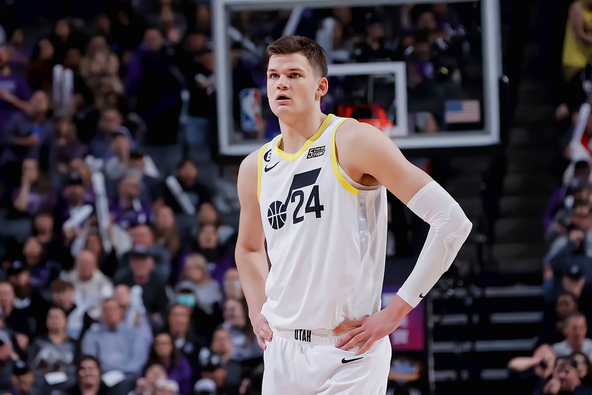 爵士宣布与国王签约全明星后卫的简单介绍