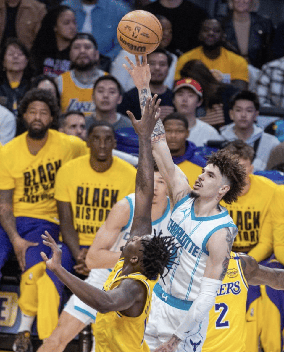 九游体育中国官网-包含黄蜂队后卫状态神勇独揽胜利的词条