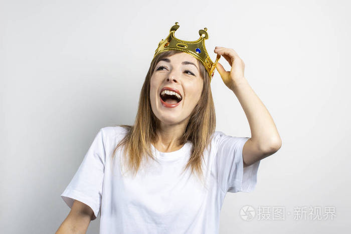 法国选手激动夺银，庆祝胜利时刻