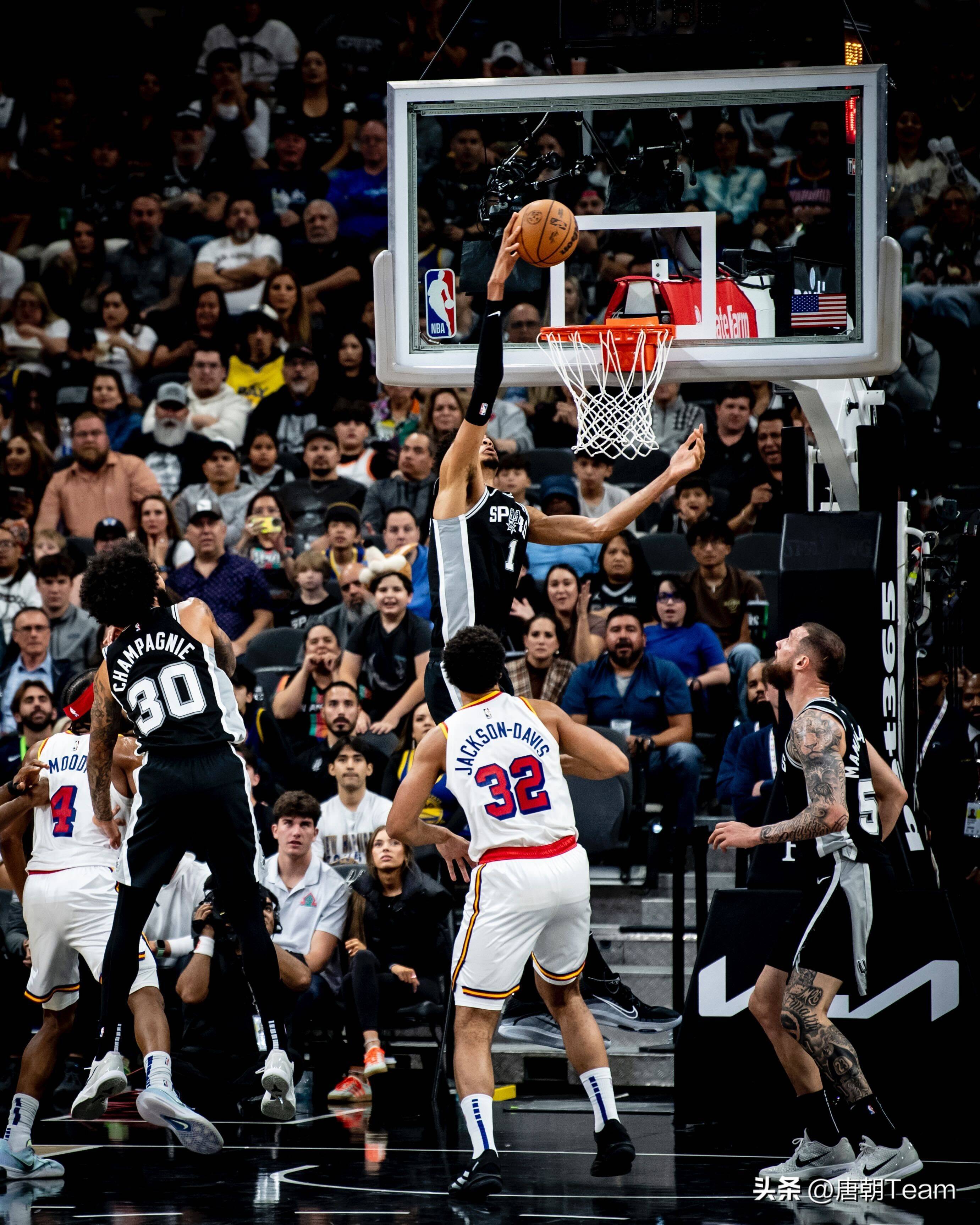 勇士大胜马刺，库里三分连续命中成MVP热门的简单介绍