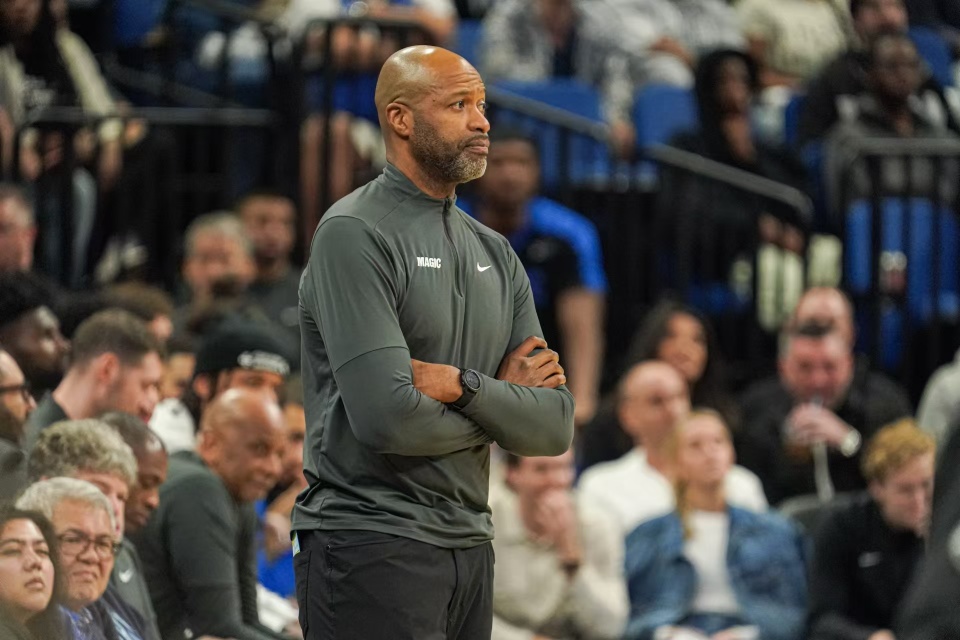 猛龙遭遇绿军逆转，客场失利