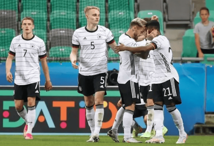 九游体育网页版入口-德国与法国的对决引发球迷热烈讨论的简单介绍