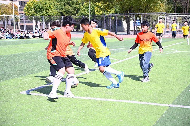 队员在比赛中表现出色，受到赞扬