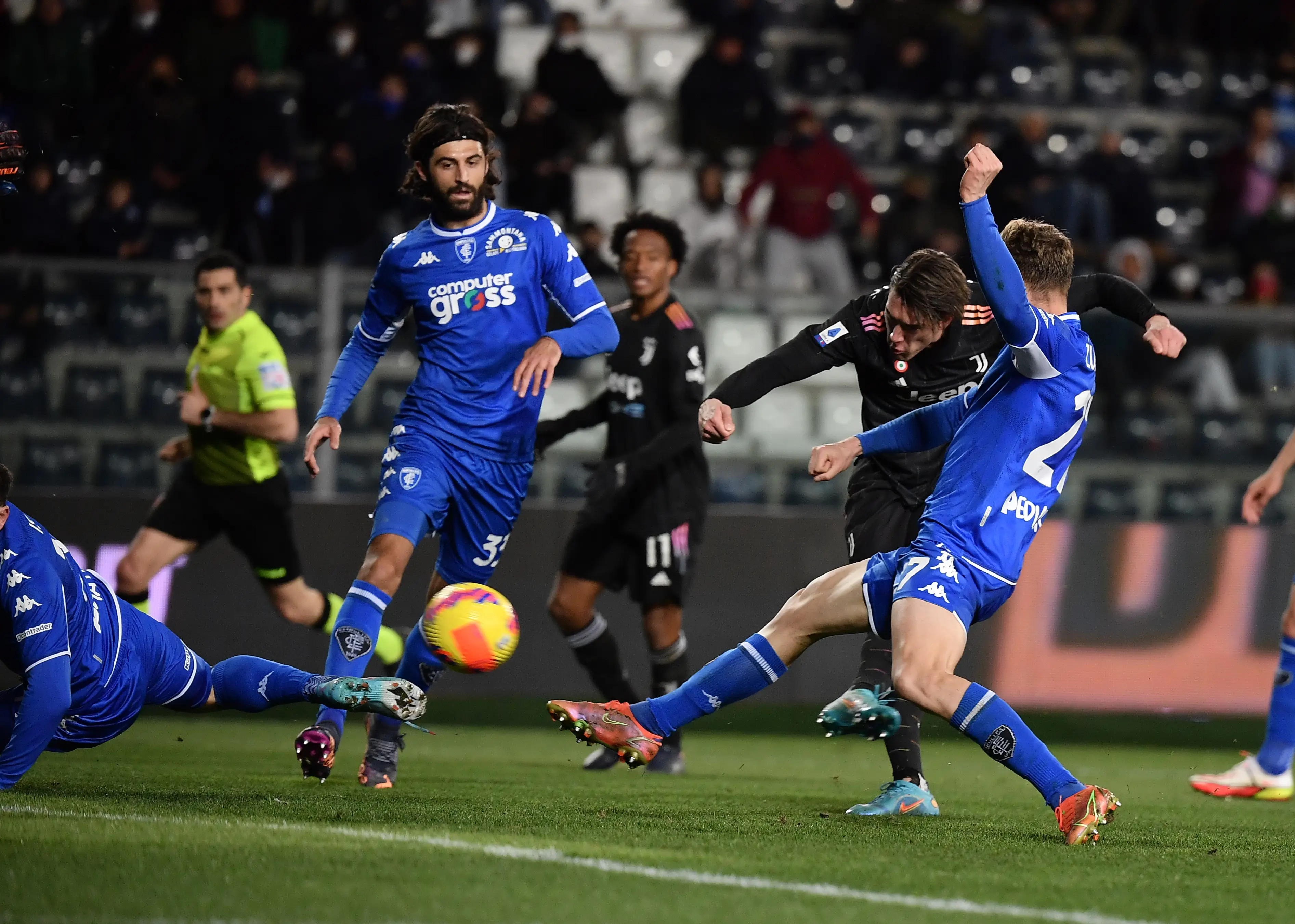 意甲球队为了荣誉而战，全力以赴！