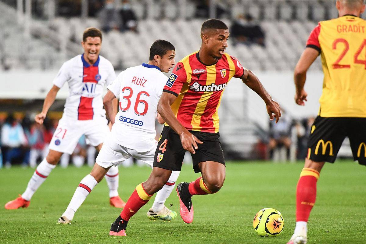 洛里昂宣布与球员续约，保持班底实力