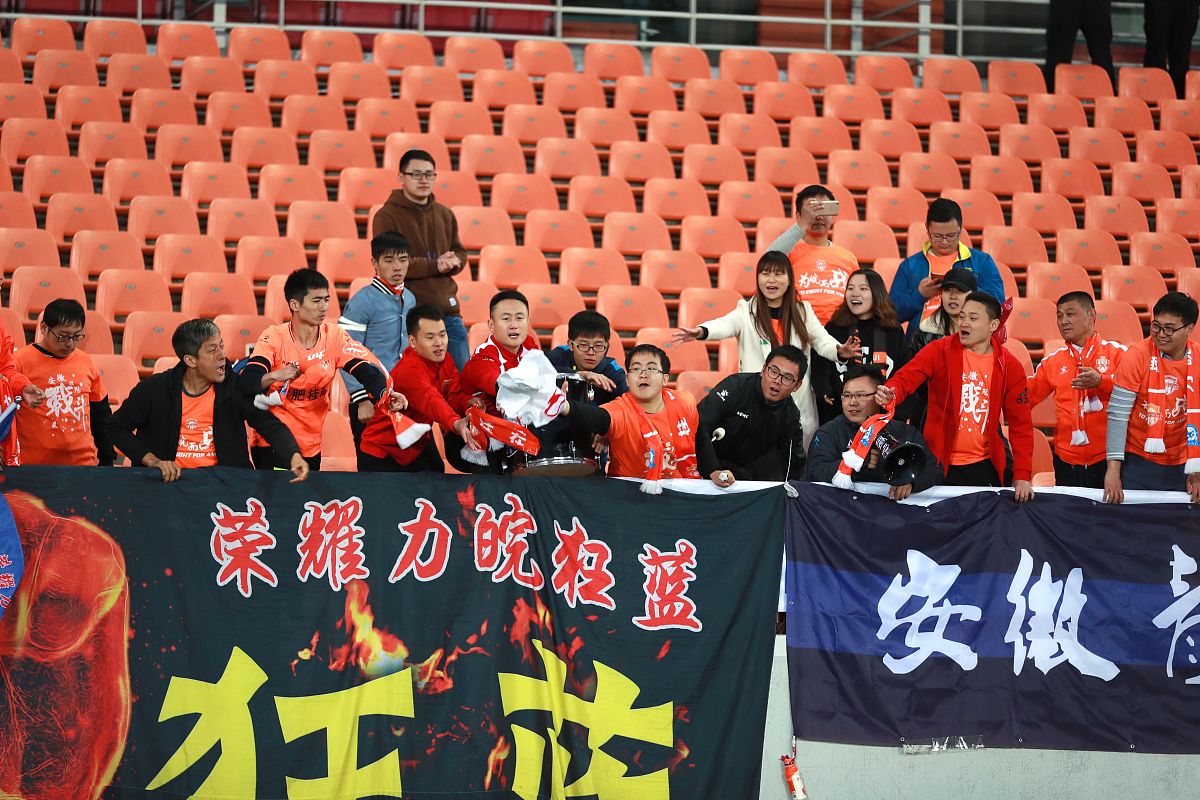 包含国际赛事中的球员们付出努力，拼搏无悔的词条