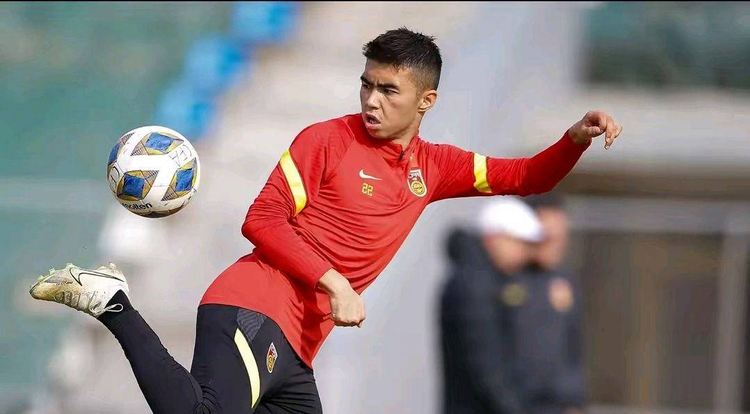 九游体育-包含国足全力备战国际巅峰赛，拼搏拔刺，赢得尊荣的词条