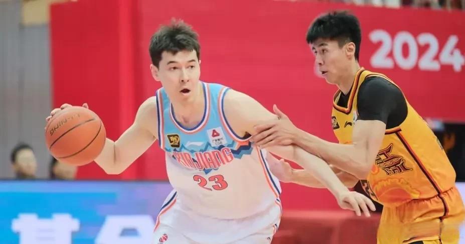 新疆男篮客场大胜，实力大幅提升