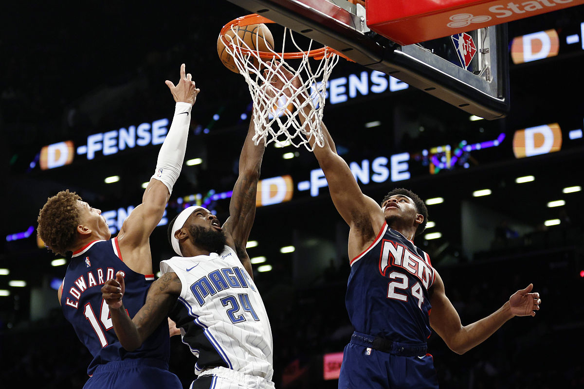 篮网队两颗新星带队床上足踏球场的简单介绍