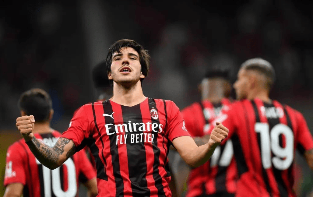 尤文图斯客场战胜切沃，继续压力AC米兰的简单介绍