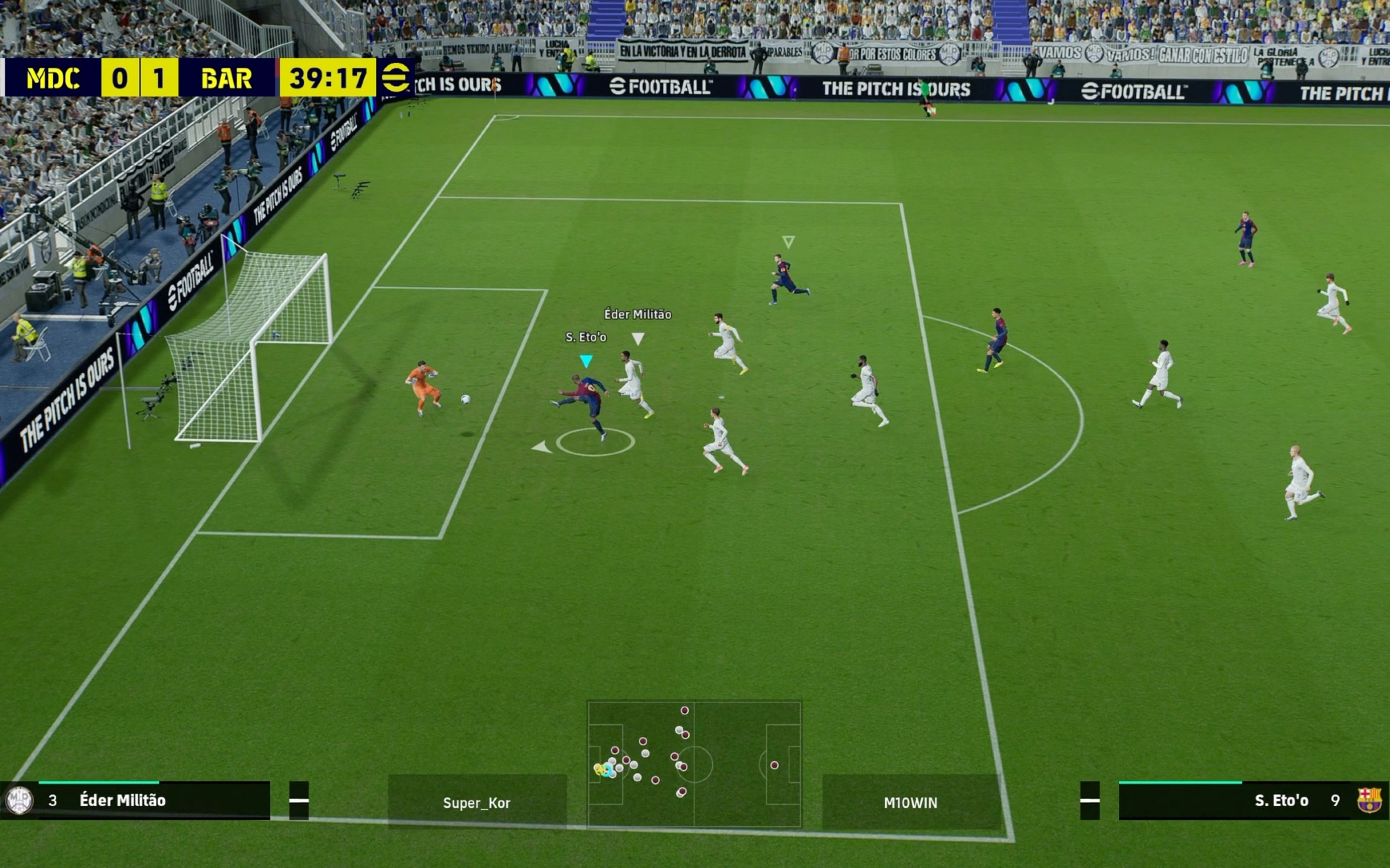 欧洲足球巅峰对决场上风云变幻，对手剑拔弩张