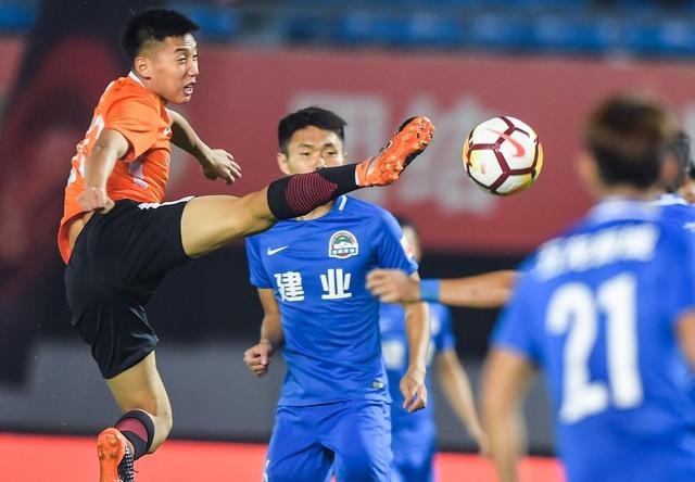 恒大客场大胜鲁能，继续领跑积分榜的简单介绍