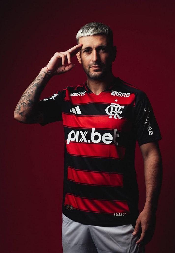 南美球队发布新赛季主场球衣赞助商，惹人瞩目