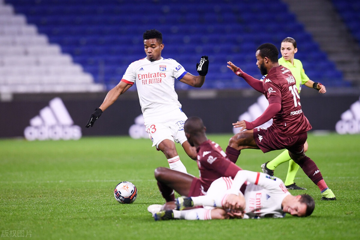 九游体育-雷恩客场战平对手，难分胜负