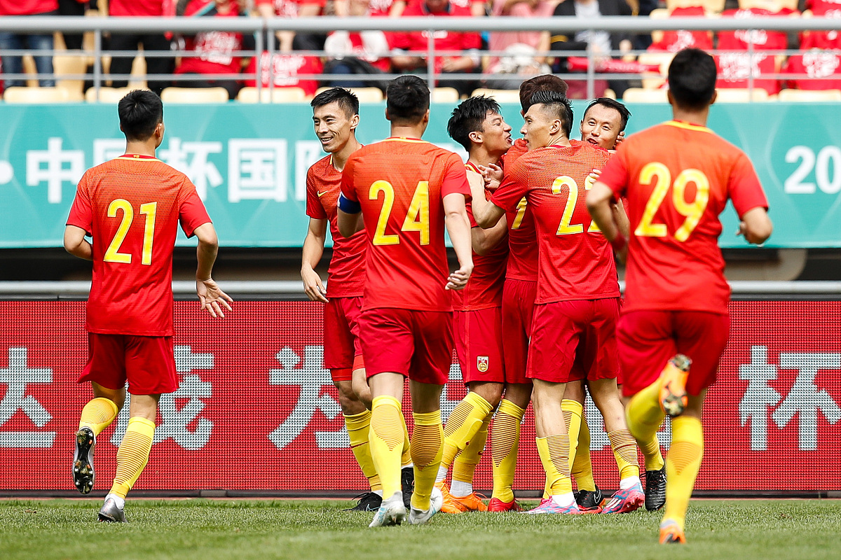 九游体育app-争强对抗！中国足球联赛场上奋起