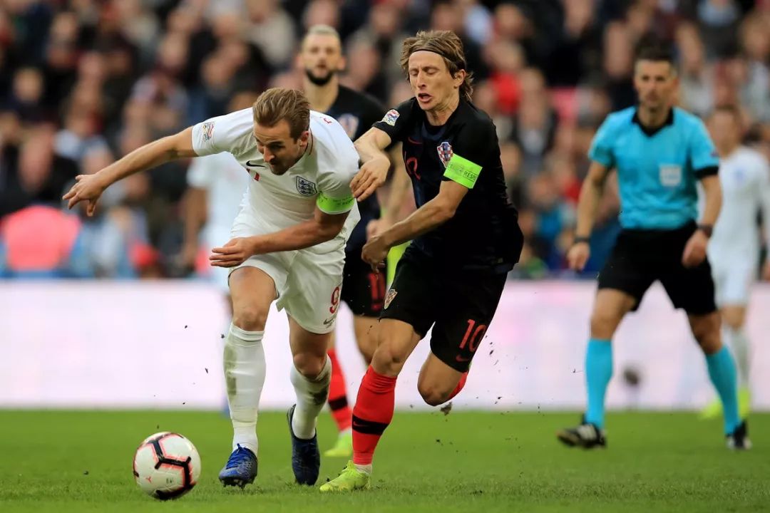 西班牙击败波黑，实现压倒性的胜利