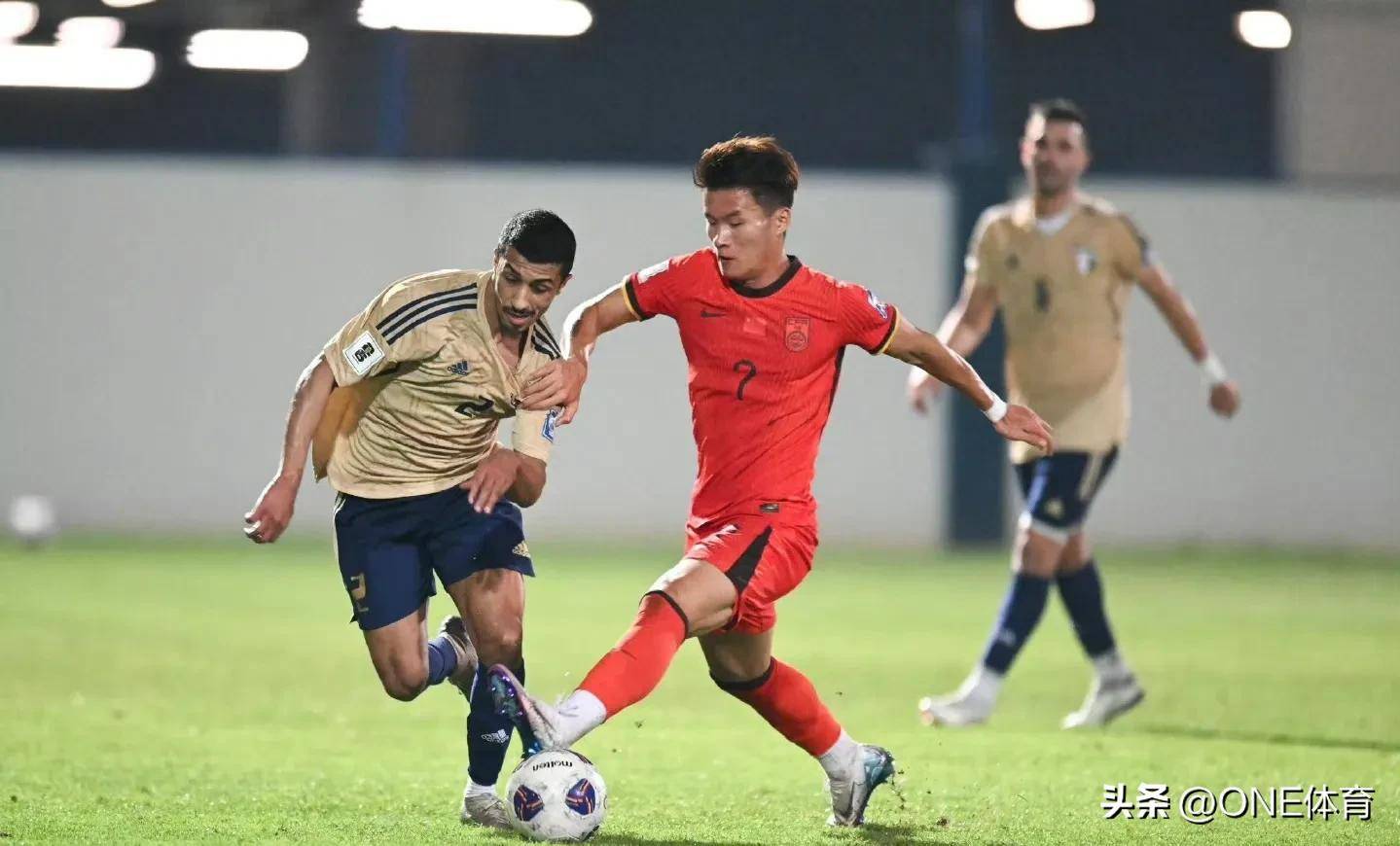 九游体育app-关于本土球员持续爆发，带领球队击溃劲敌的信息